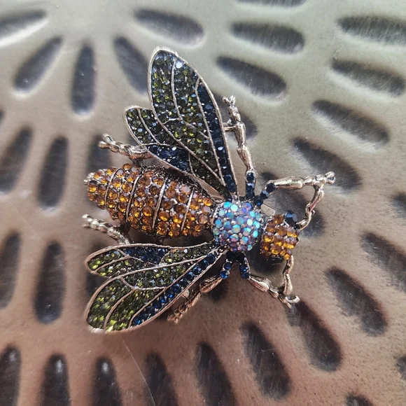 Sparkling Insect Brooch - Picture 2 of 6